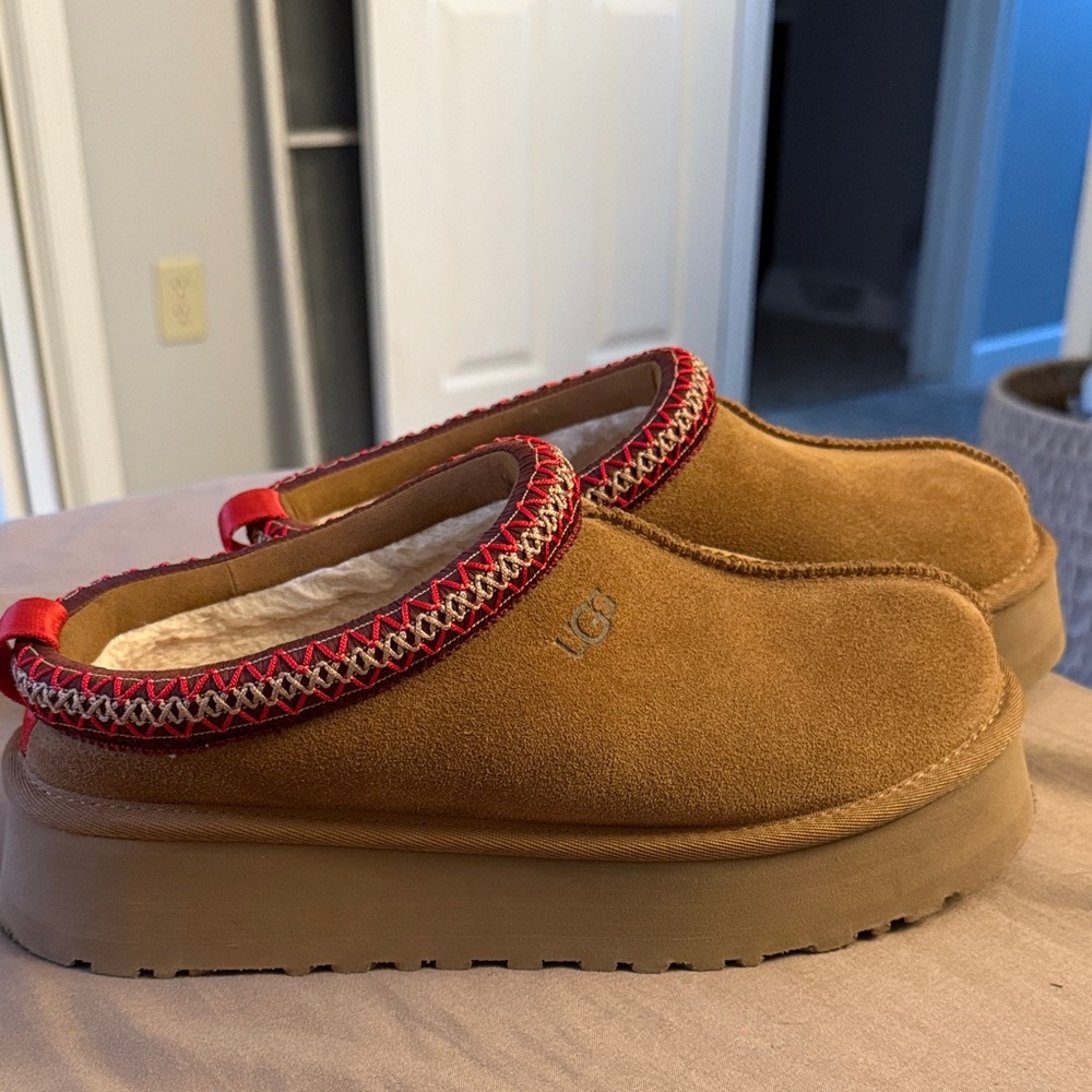 UGG Tazz II Tasman chestnut size 10 nearly new condition!